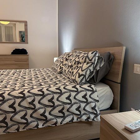 Modern Cenisio Apartment - Self Check-In & Parking 米兰 外观 照片